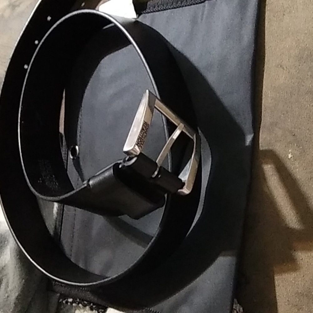 Men's Kenneth Cole black leather belt.
